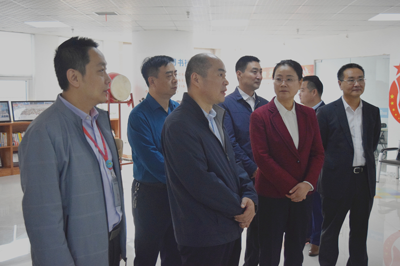 熱烈歡迎河南省委統(tǒng)戰(zhàn)部副部長梁險(xiǎn)峰一行蒞臨安陽青峰網(wǎng)絡(luò)調(diào)研社會階層工作！